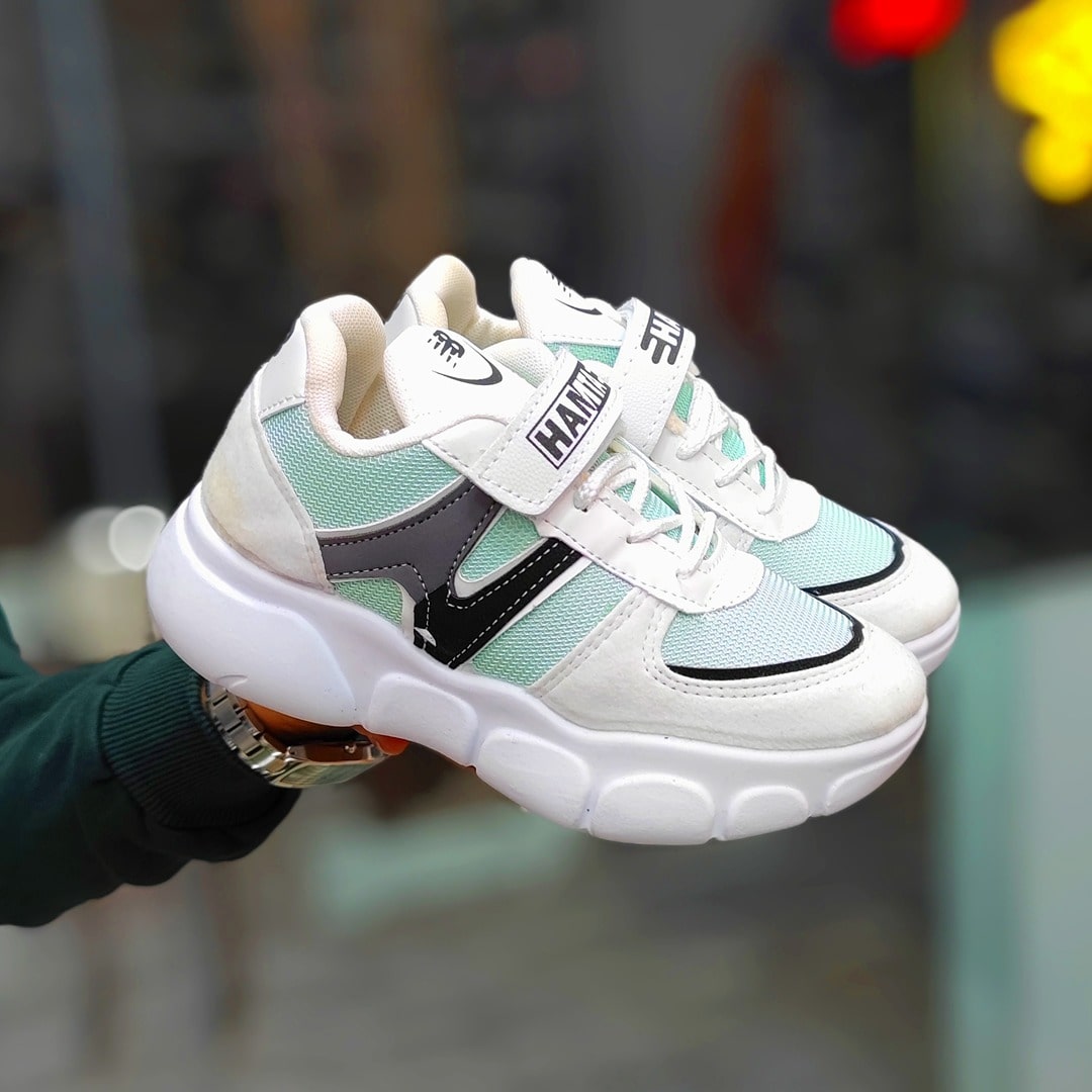 کفش اسپرت بچگانه چسبی