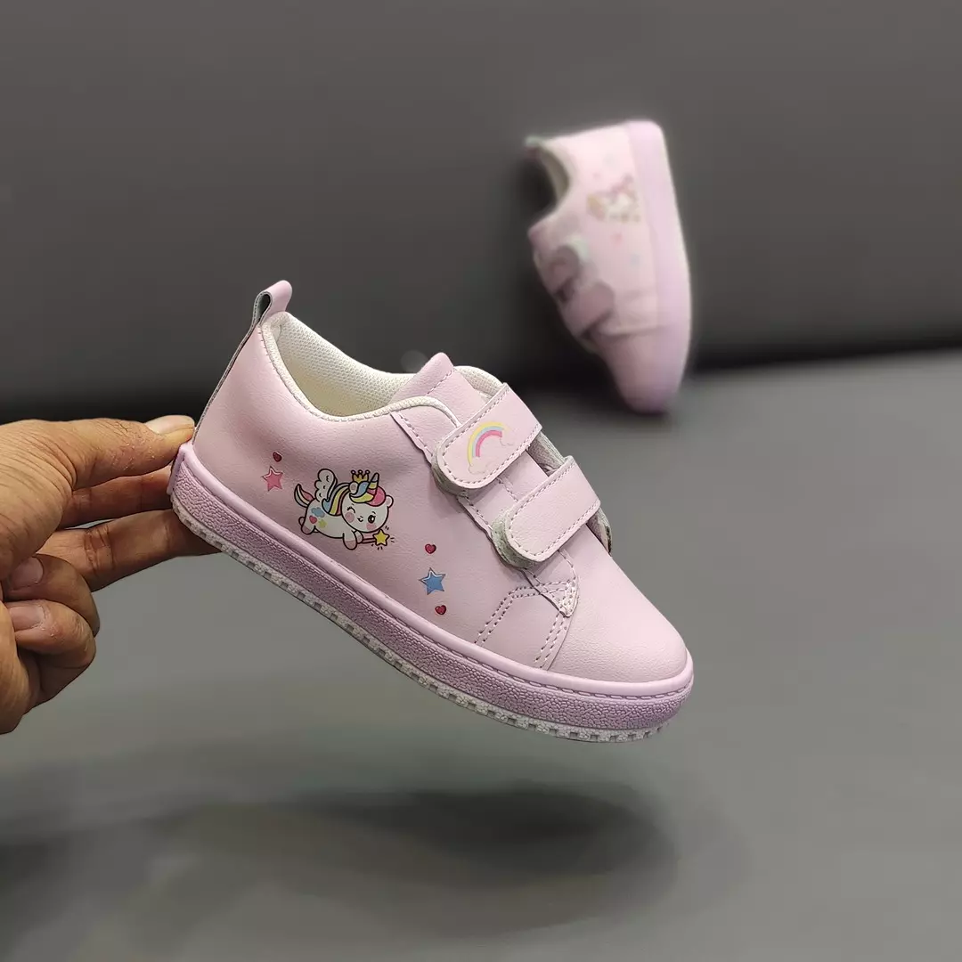 کفش بچگانه تک شاخ